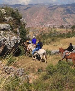 Cabalgata en Sacsayhuaman